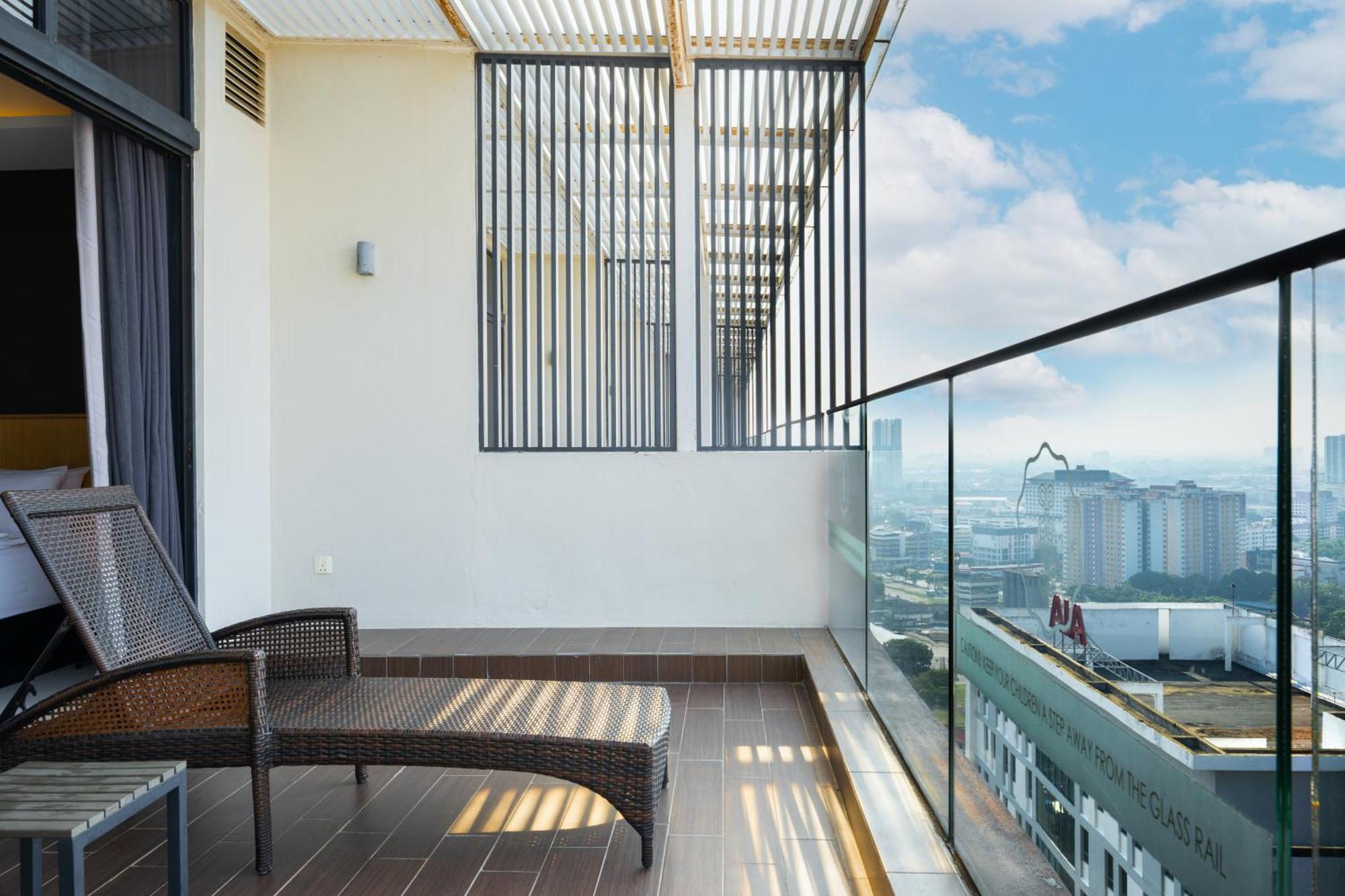 Greystone 99 * Malacca